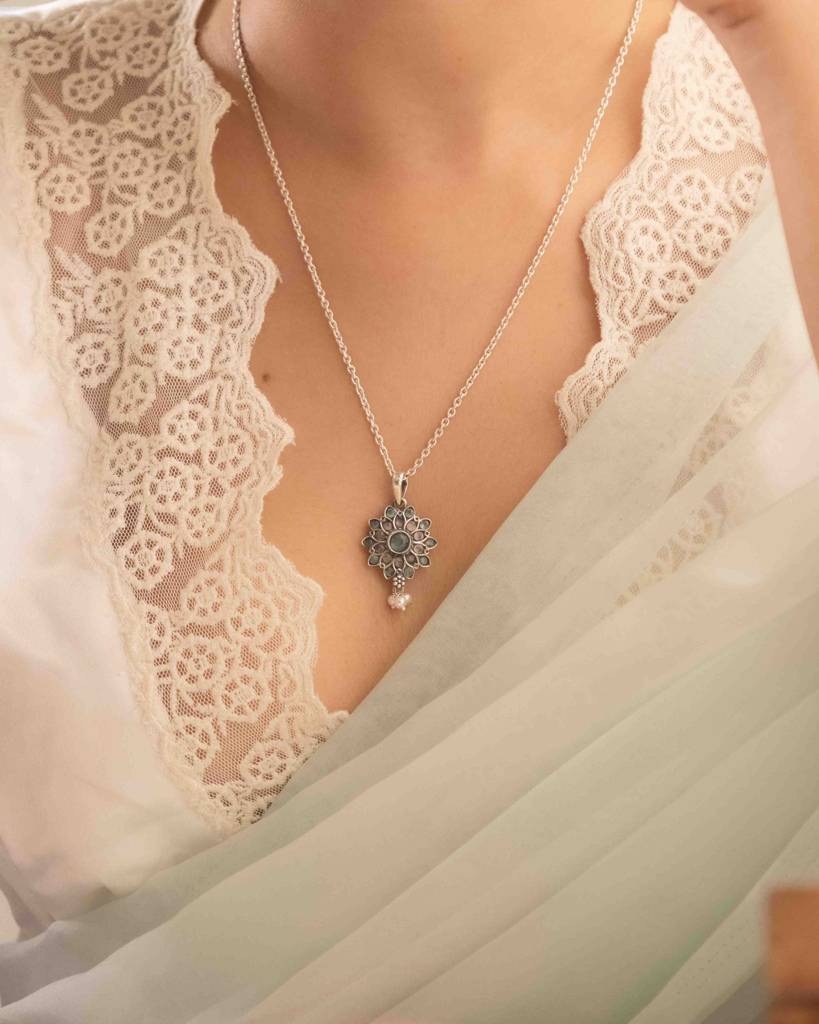 Essence Pastel Flower Necklace Set : SN40617