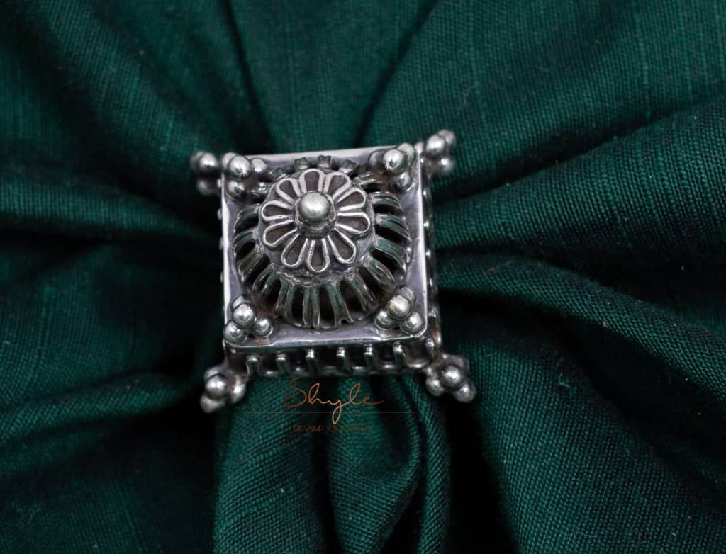 Tattva Gumbaj Vintage Inspired Ring : SR1108
