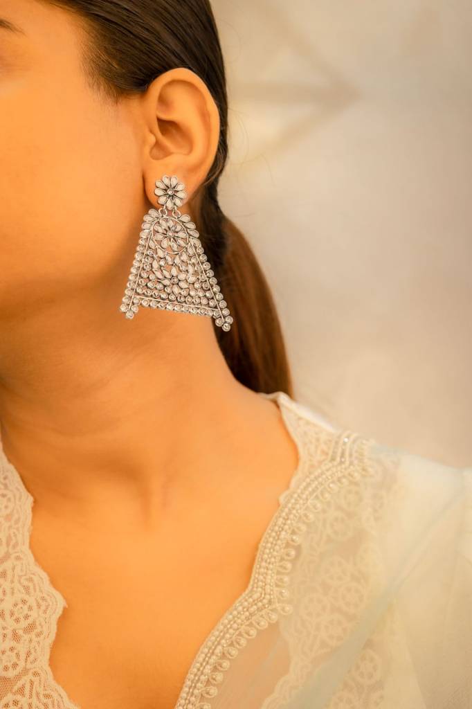 Essence Scintillating Statement Grand Earring : SE30500