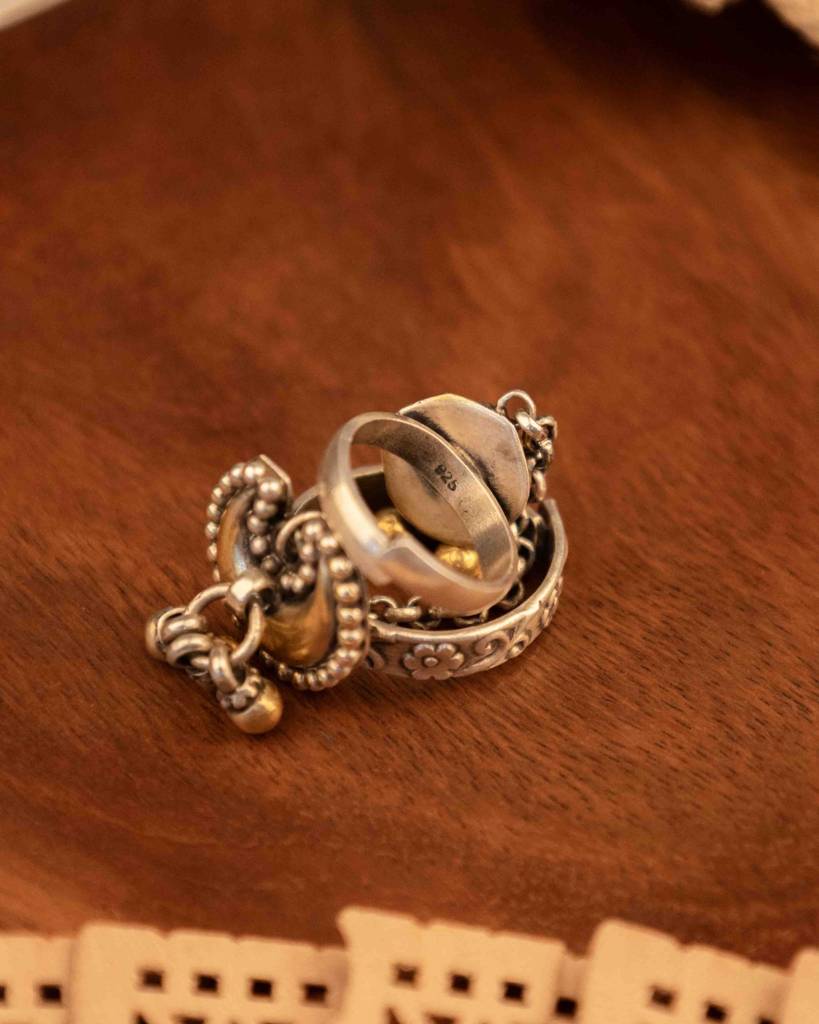 Moh Dual Motif Dual Tone Statement Ring : SR1036-G
