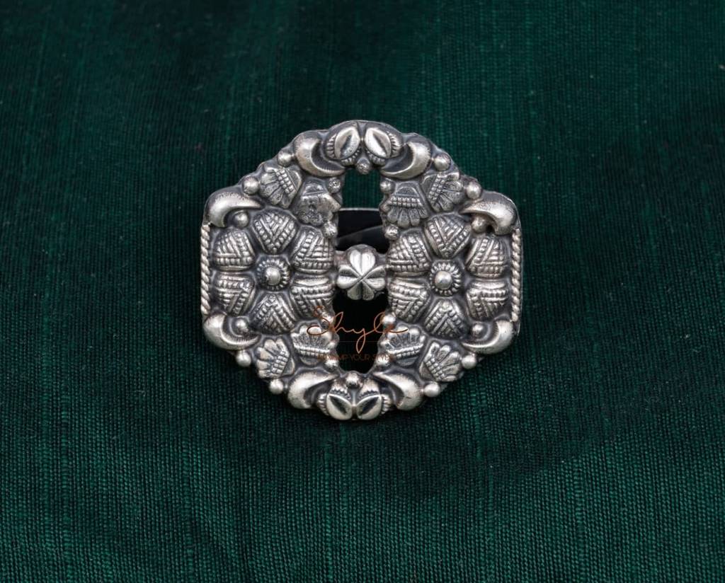 Adya Bageecha Intricate Stategment Ring : SR1047