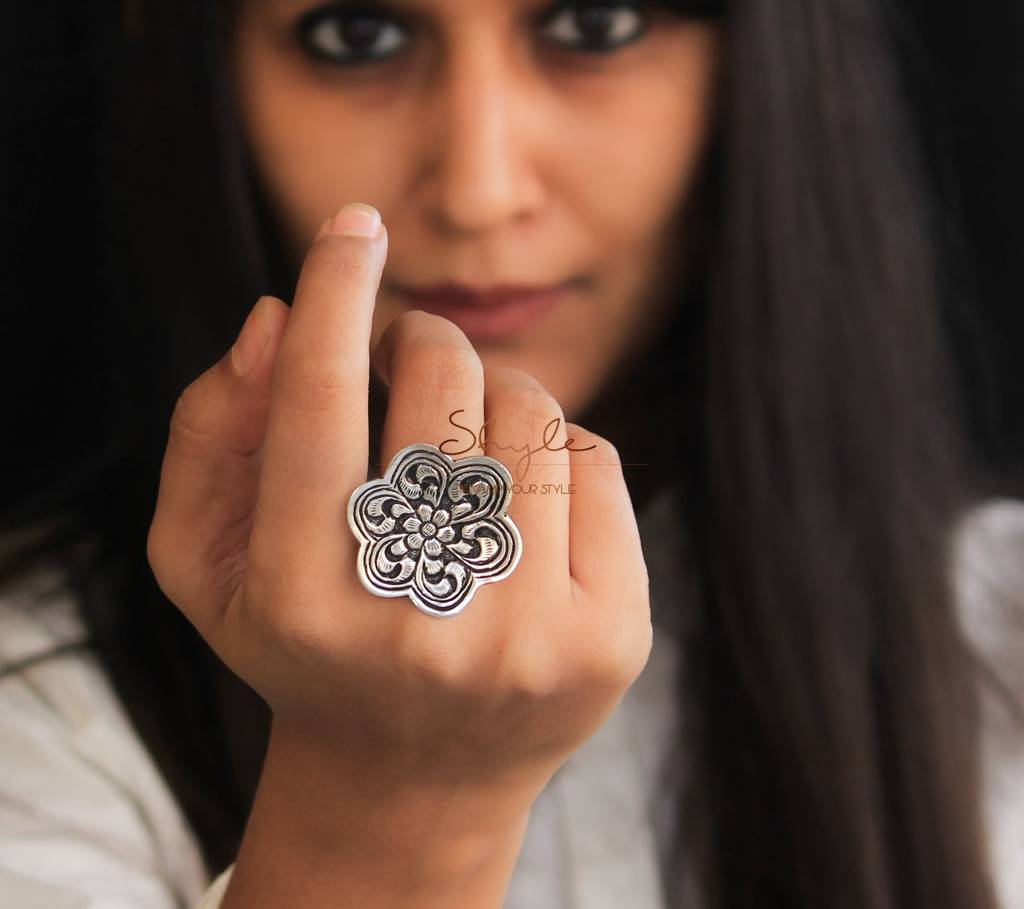 Anvaya Flora Detailed Chitai Ring : SR2001
