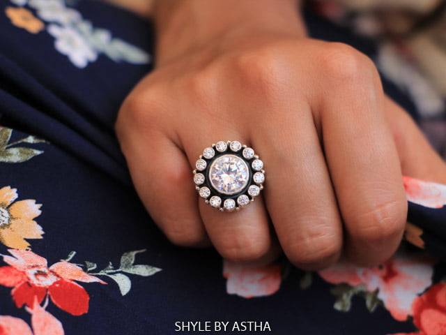 Essence Scintillating Ring : SR255