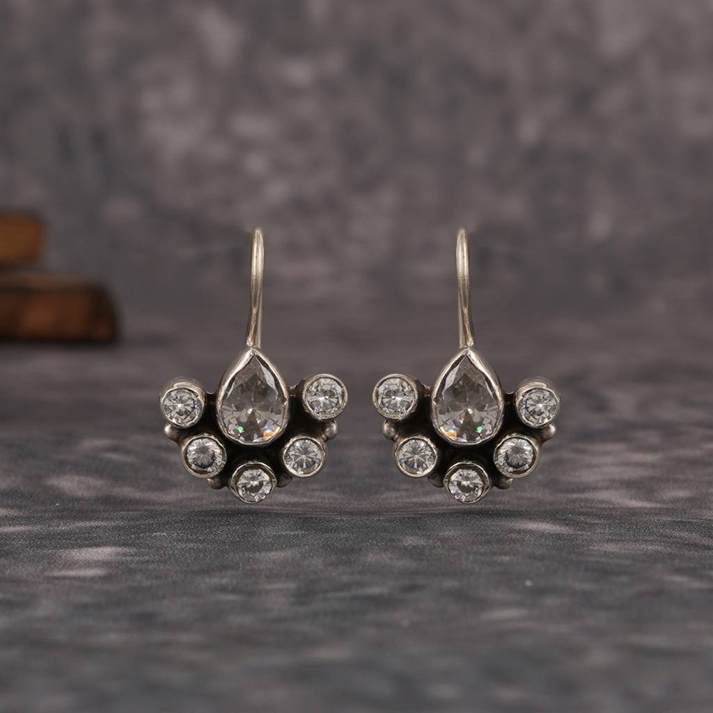 Dainty Zircon Silver Earrings : SSE786