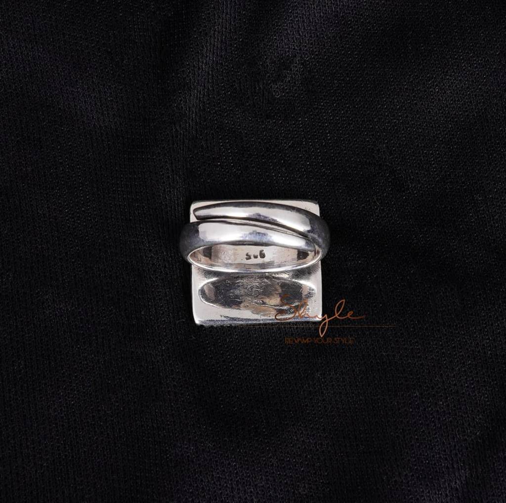 Moh Square Daana Art Ring : SR472