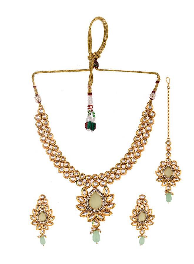 Kundan Elegance Round Cut Kundan Jewellery Set : 8905124477108