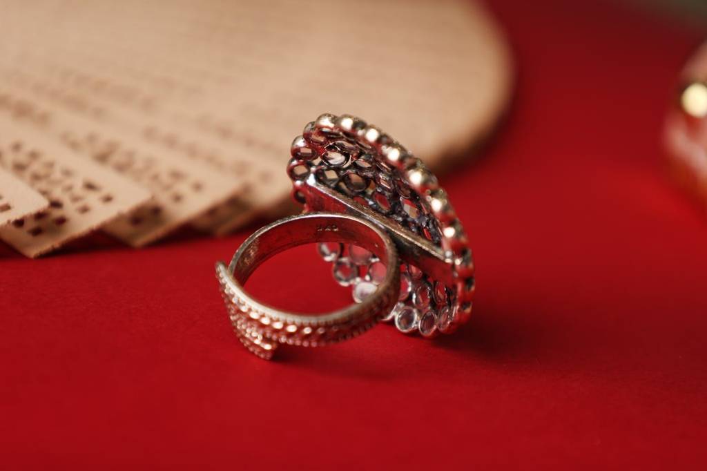 Essence Scintillating Circular Classic Ring : SR30076