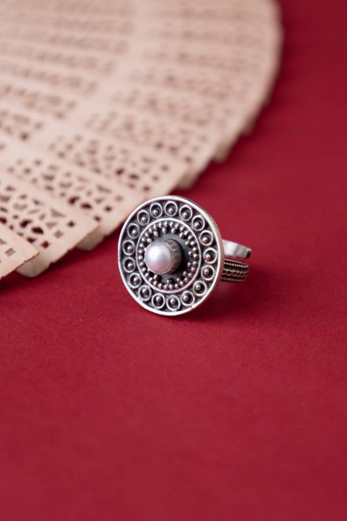 Moh Versatile Intricate Pearl Ring : SR30777