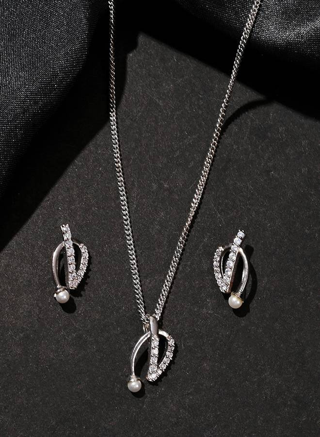 9 To 5 Chic American Diamond Pendant Set : 8905124433821