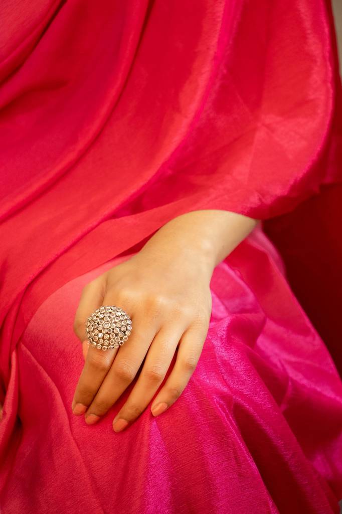 Essence Scintillating Circular Classic Ring : SR30076