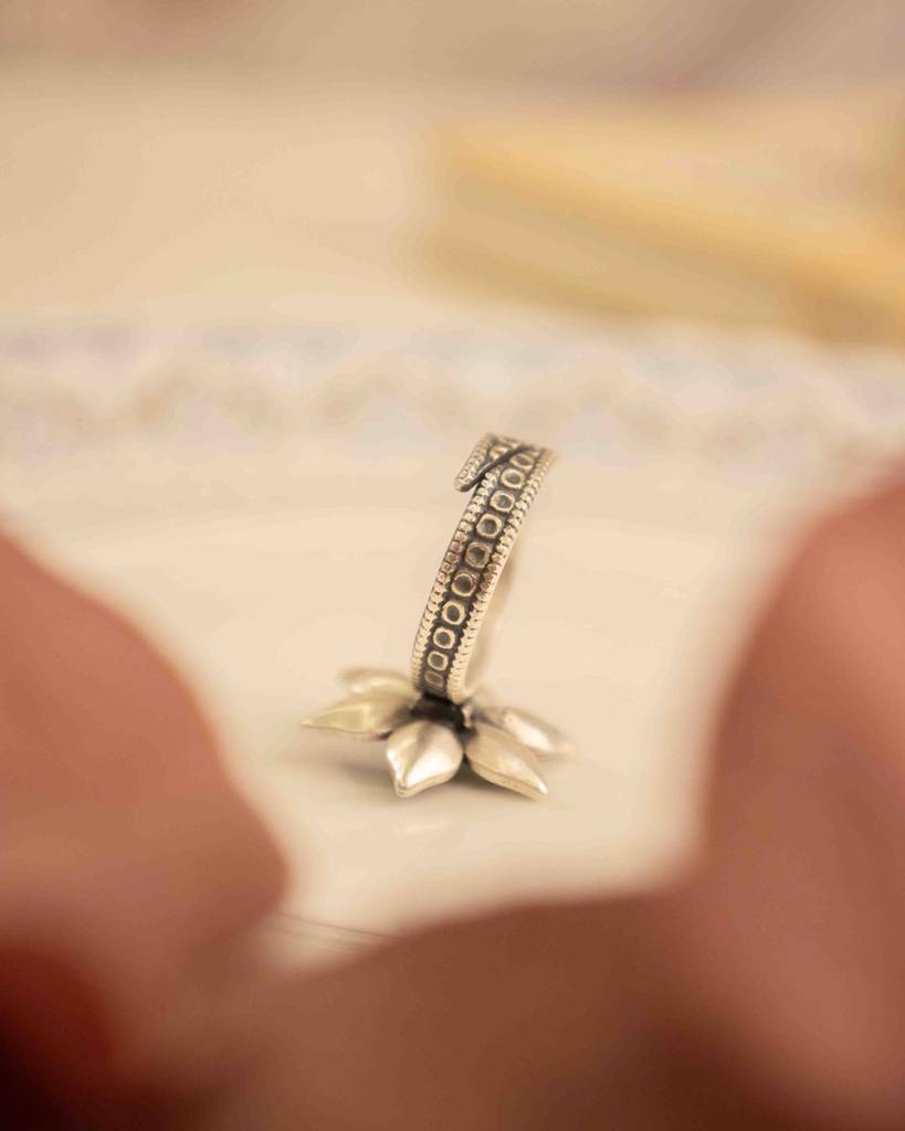 Moh Intricate Turquoise Flower Ring : SR8075