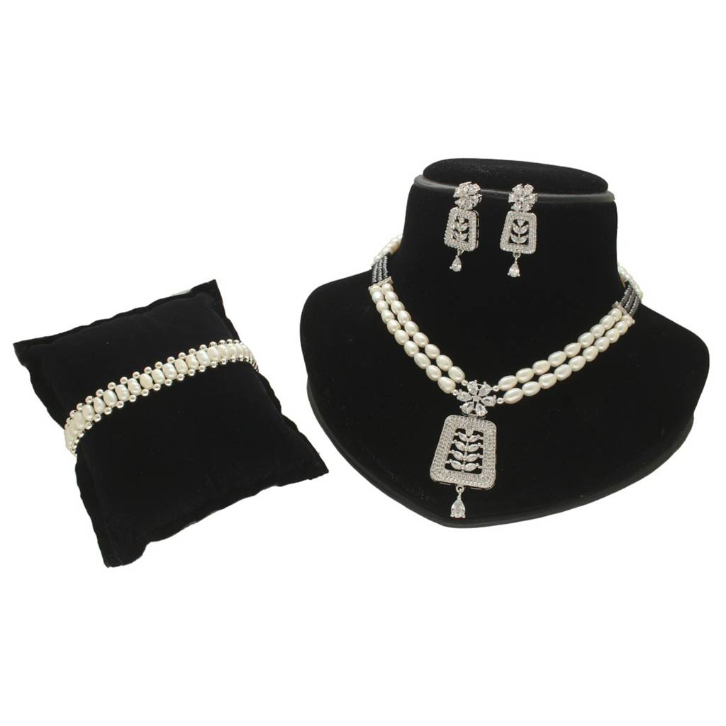 Ivory Realm Pearl Necklace Set With Bracelet : JPAUG-25-140