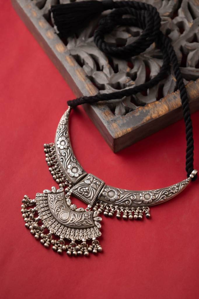 Tattva Flower Detailed Statement Necklace : SN1254