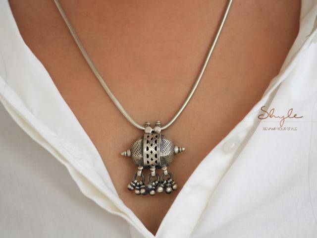 Mizoya Vintage Inspired Textured Ghughri Necklace : SE50190