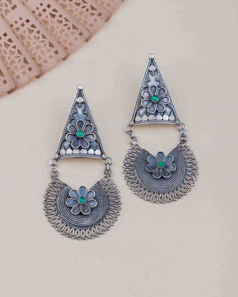 Mizoya Daana Detailed Flower Embossed Layered Earring : SE7846