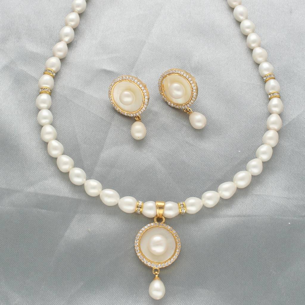 Shimmering Pearl Necklace Set : JPFEB-24-013