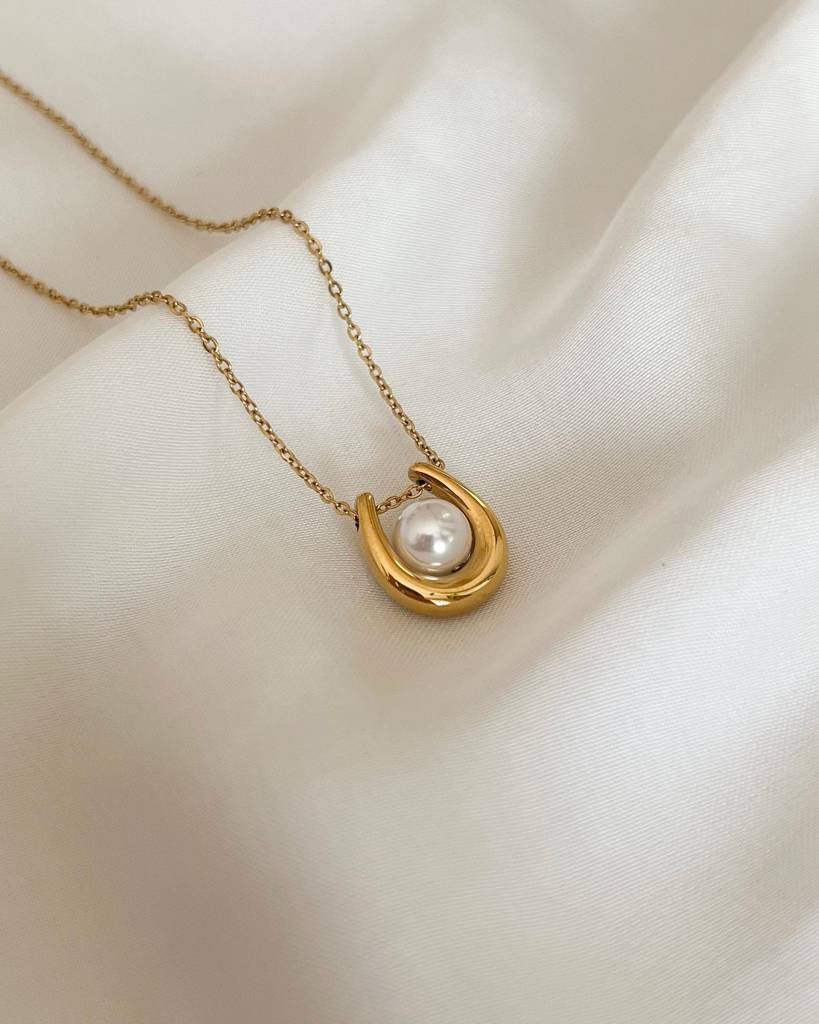 18K Gold Plated Horseshoe Necklace With Pearl, Serena : N65