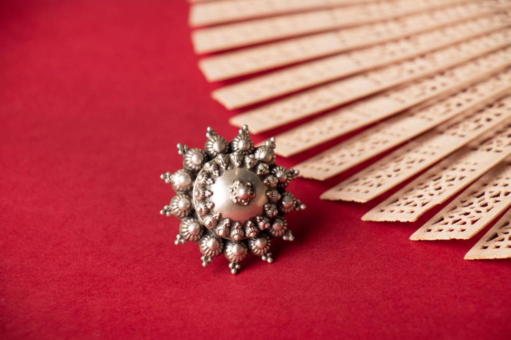 Moh Daana Detailed Embossed Classic Ring : SR302027