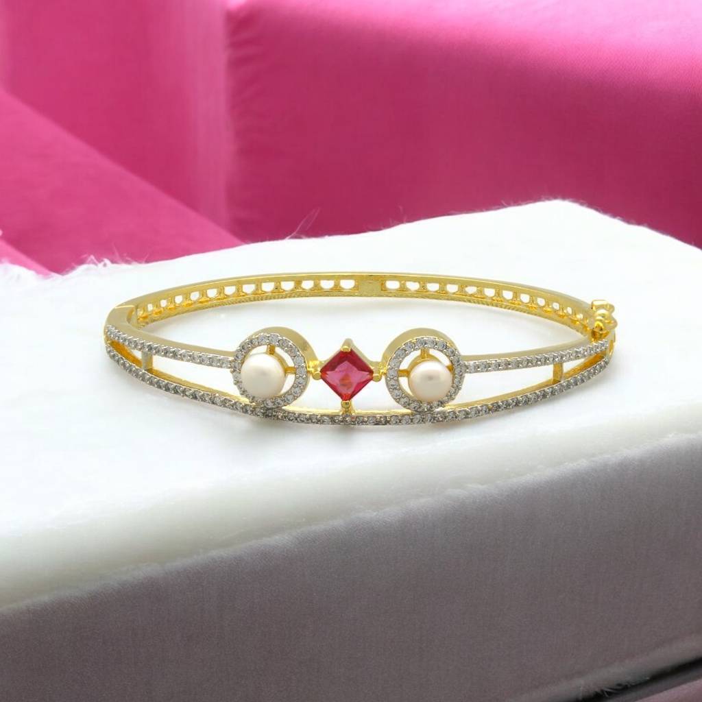 Tiara Pearl Bracelet : JPFEB-25-041