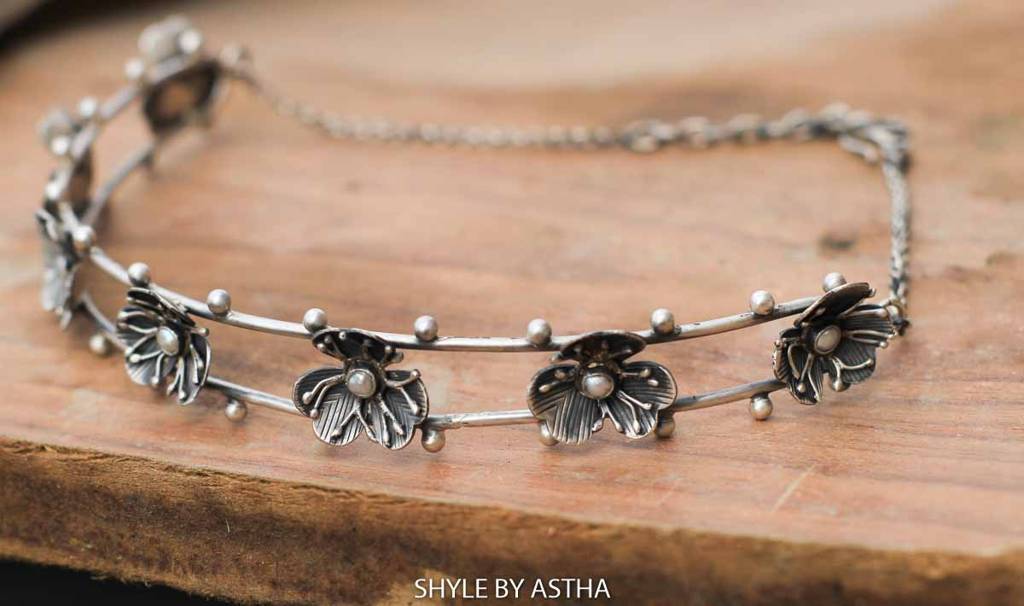 Qurbat Intricate Flower Statement Choker : SN3033