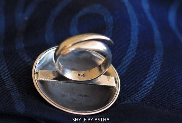Anvaya Daana Art Embossed Ring : SR460