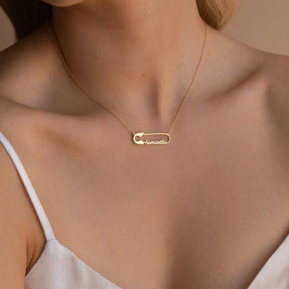 Safety Pin Name Necklace : CNE20