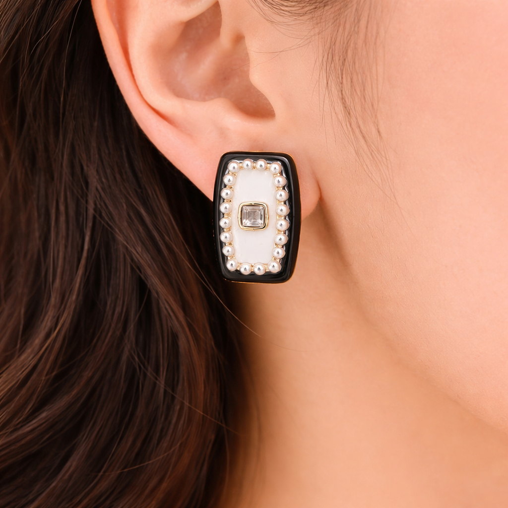 Pearl Frame Earrings : Le205