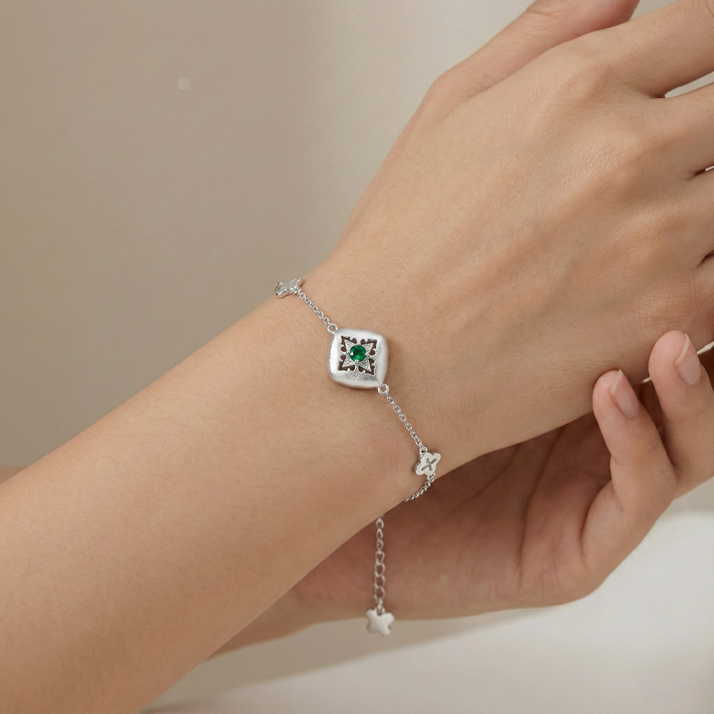 Luxe Collection - Geometric Emerald Green Centerpiece Chain Bracelet Jewellery For Women : AGBR0203004