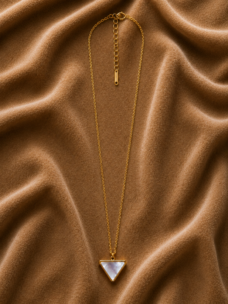 18K Gold Plated Mop Triangle Pendant Necklace : AKN055