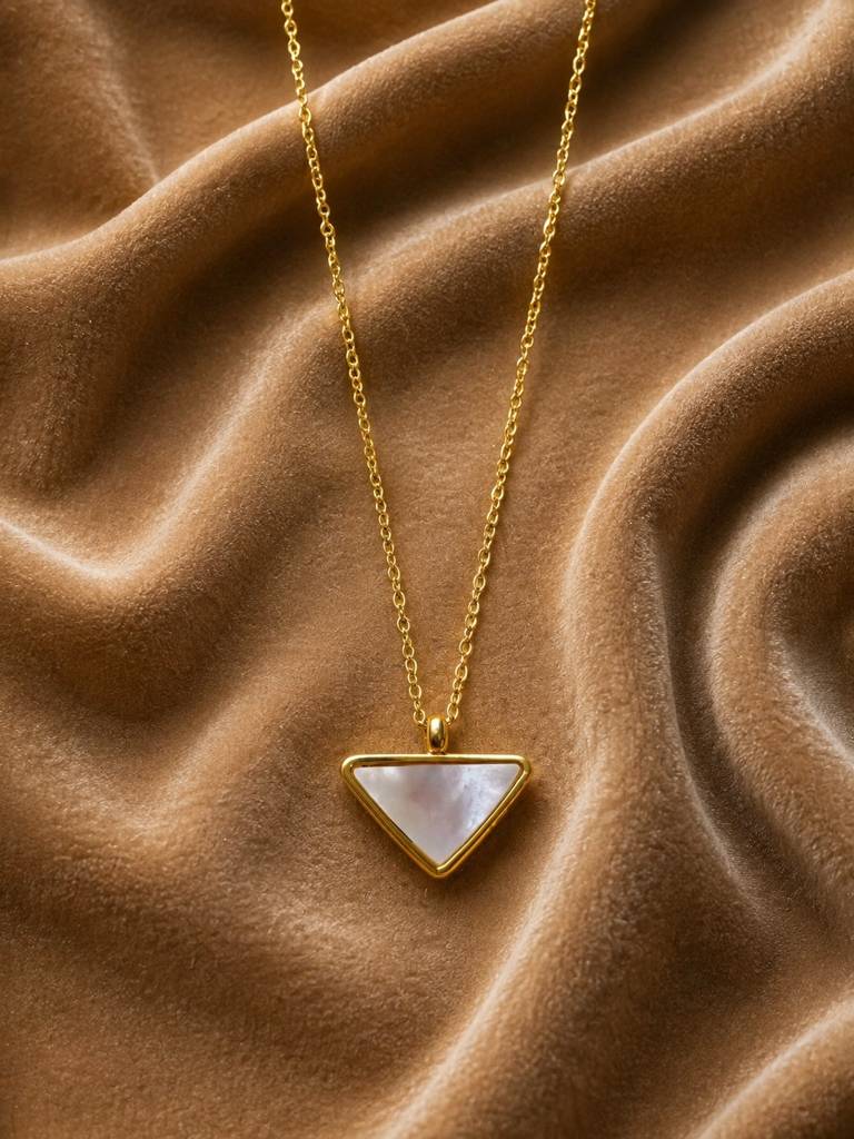 18K Gold Plated Mop Triangle Pendant Necklace : AKN055