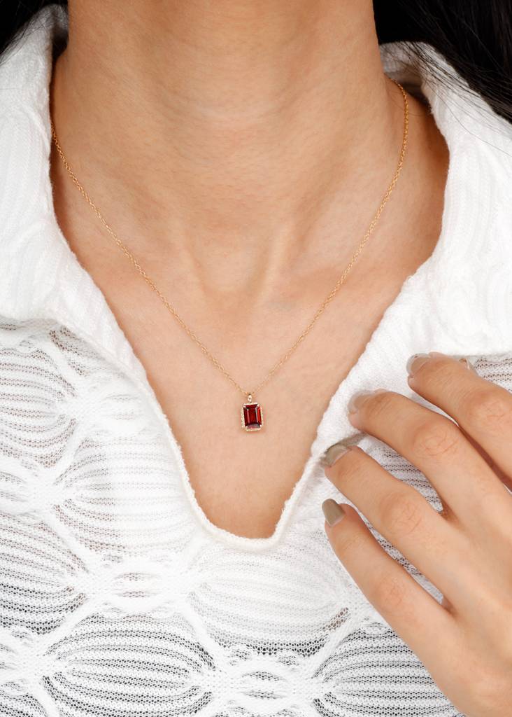 Stone Of Strength & Love- Roped Octagon Garnet Necklace : AP31563