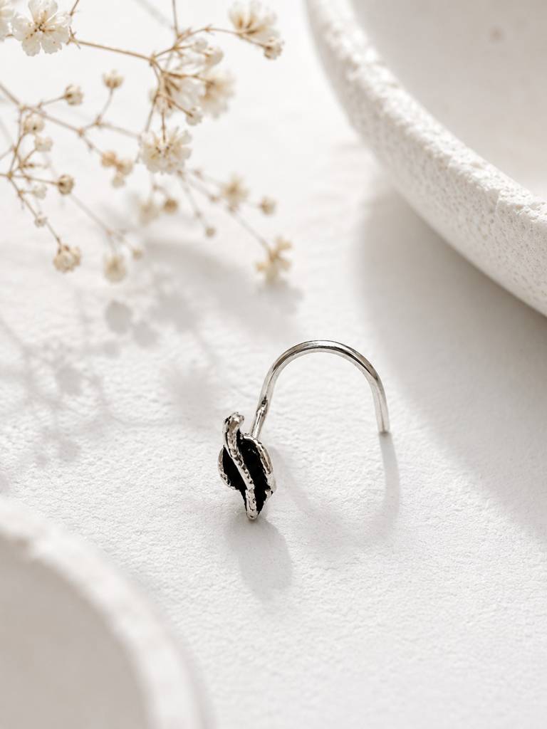 925 Sterling Silver, Oxidised Leaf Nose Pin For Women'S And Girls : ARSNP294