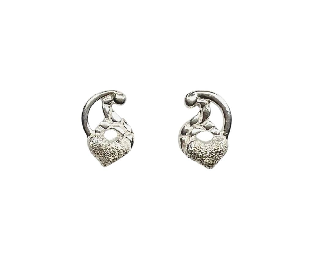 Glitter Heart Loop Silver Stud Earring : ARSSE587