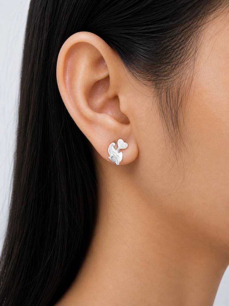 Silver Heart & Leaf Stud Earrings : ARSSE588