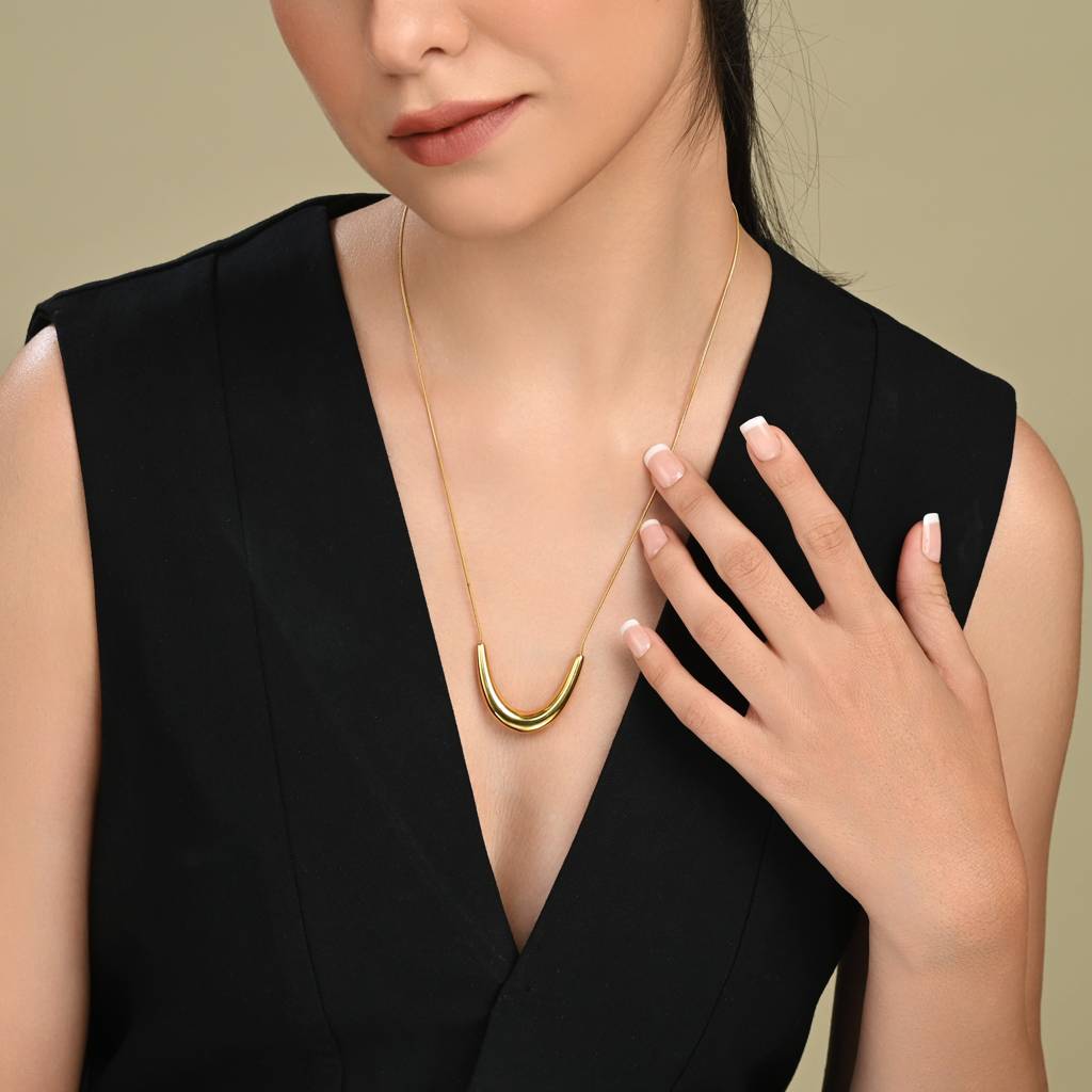Sleek Curved Arc Pendant Necklace - 18K Gold Plated Modern : 100008