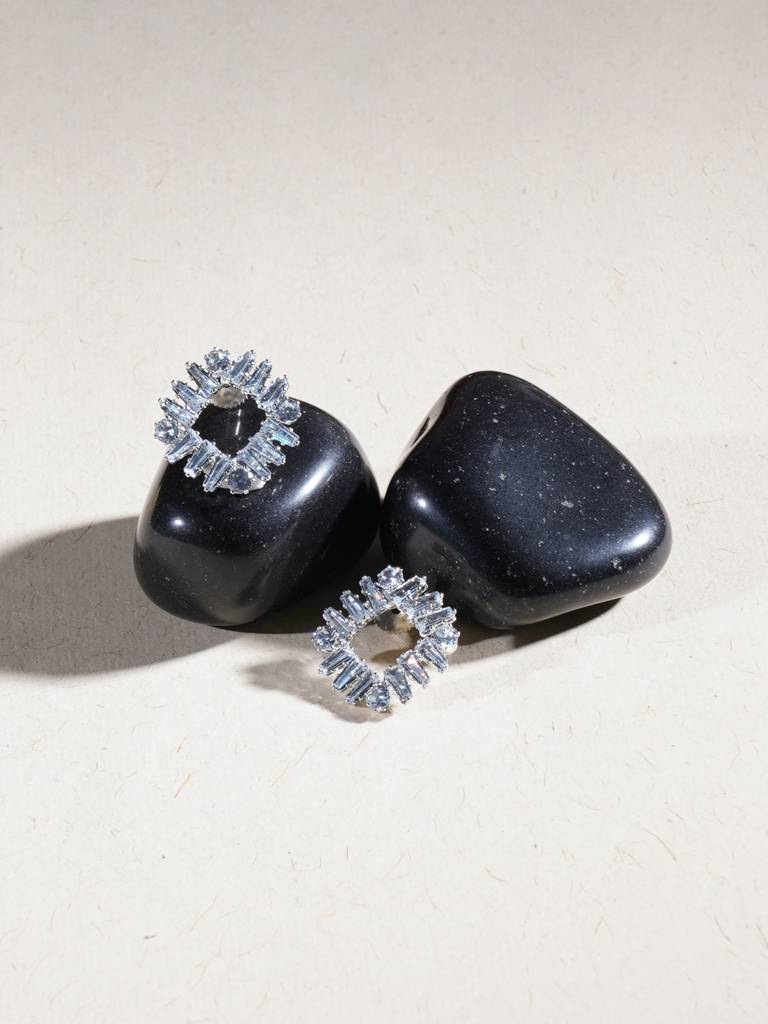 White Crystal Stone Studs : RRAUG23-40