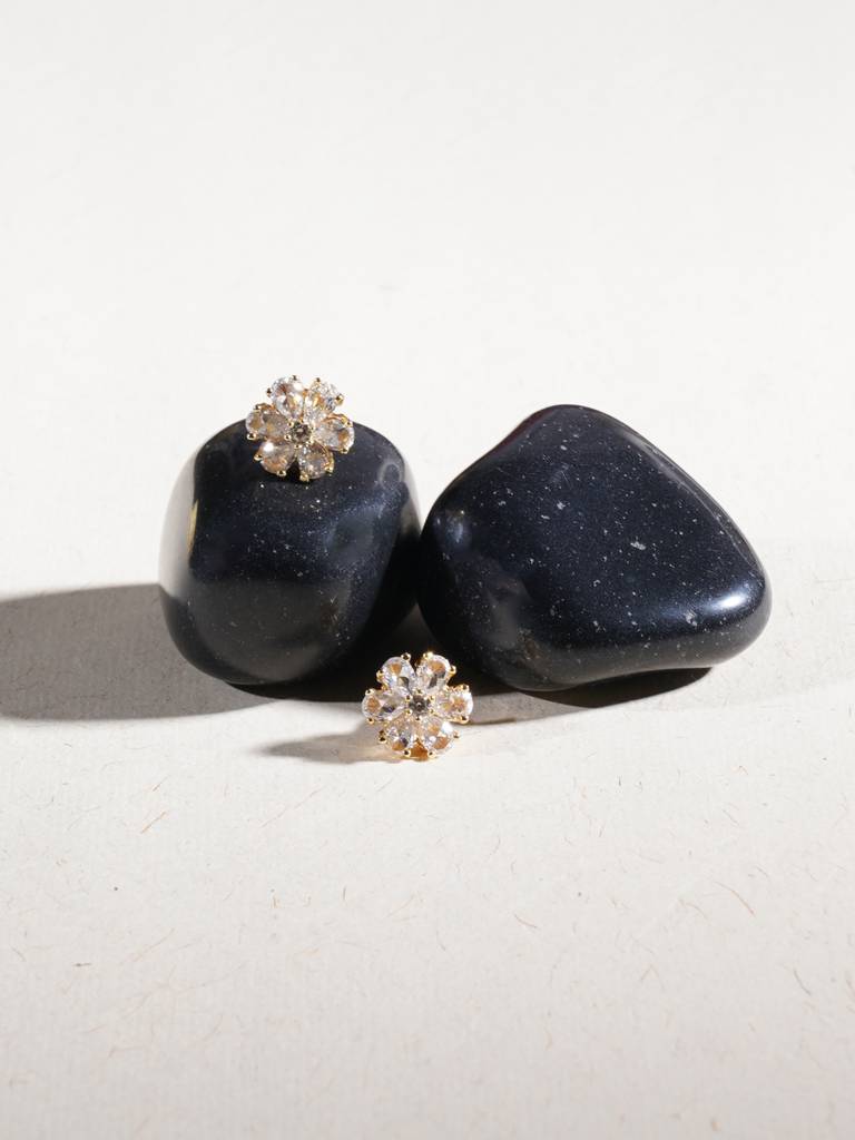 Golden Crystal Flower Stone Studs : RRAUG23-56