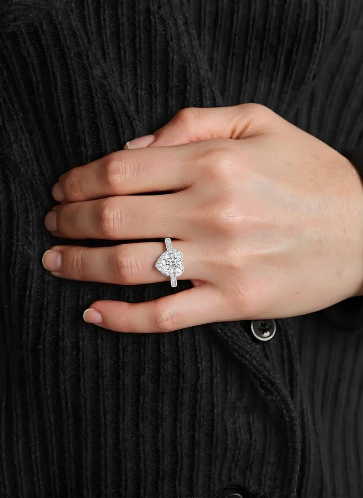 Amoura Heart Ring : R005