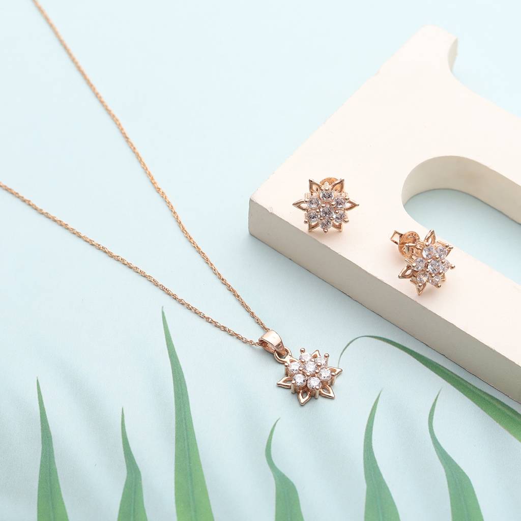 Iski Uski 925 Sterling Silver Floral Cluster Pendant Set