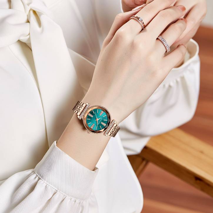 Giordano Stylish Diamond Studded Analog Wrist Watch For Women With Elegant Diamond Cut Glass And Glass Coated St : GZ-60084-22