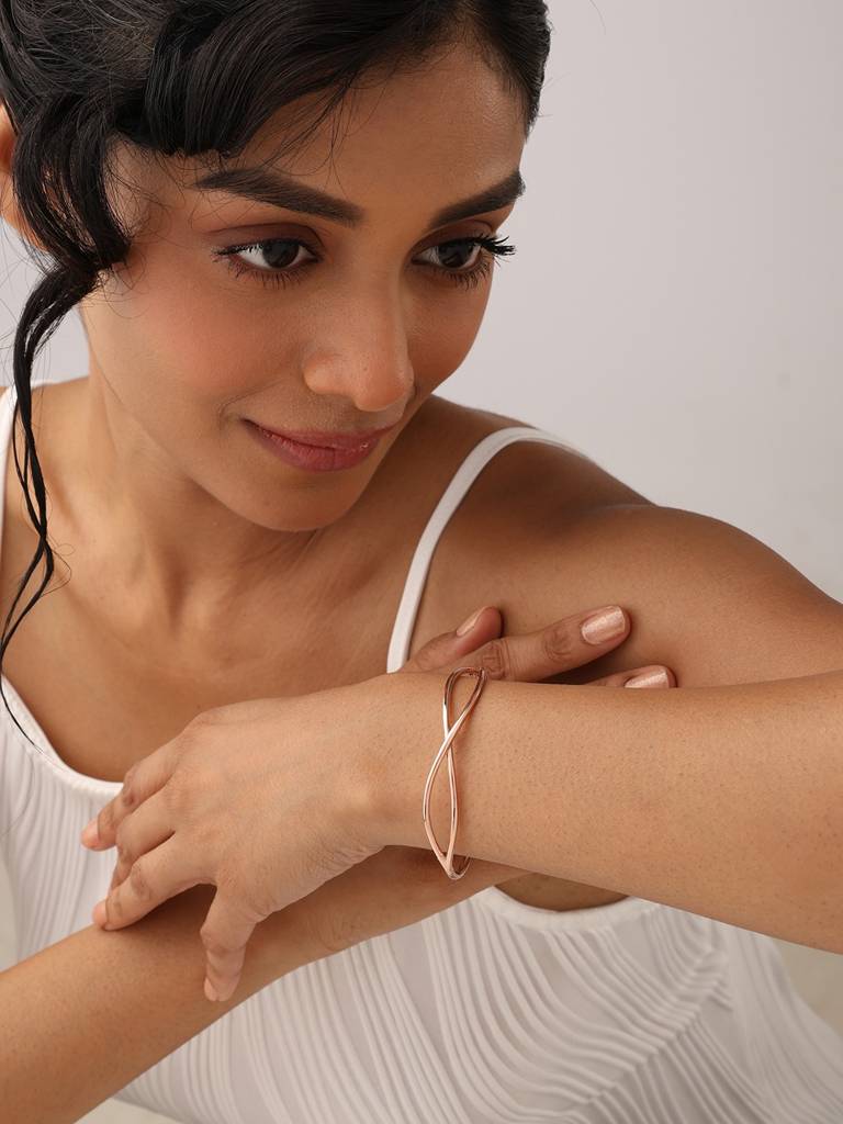 Criss Cross Flash Bangle Bracelet : BG11141951X58MQMRG