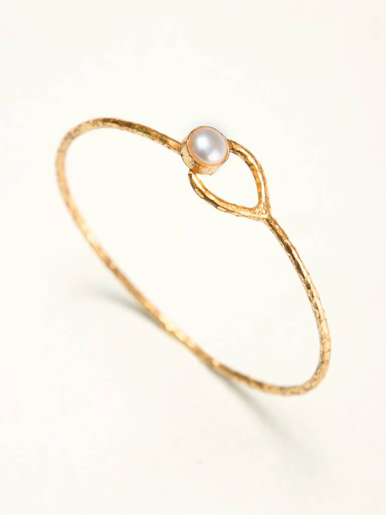 Pearl Hook Bangle : BG181