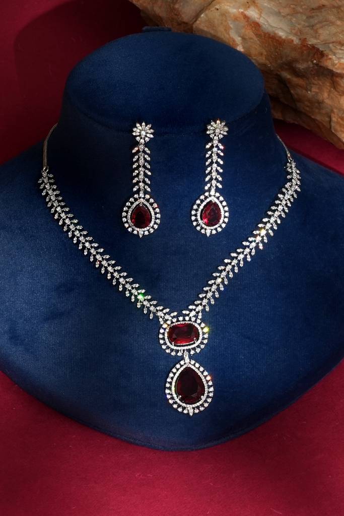 Kiara Sleek Diamond Pendant Necklace Set For Modern Women : BP-NK-946