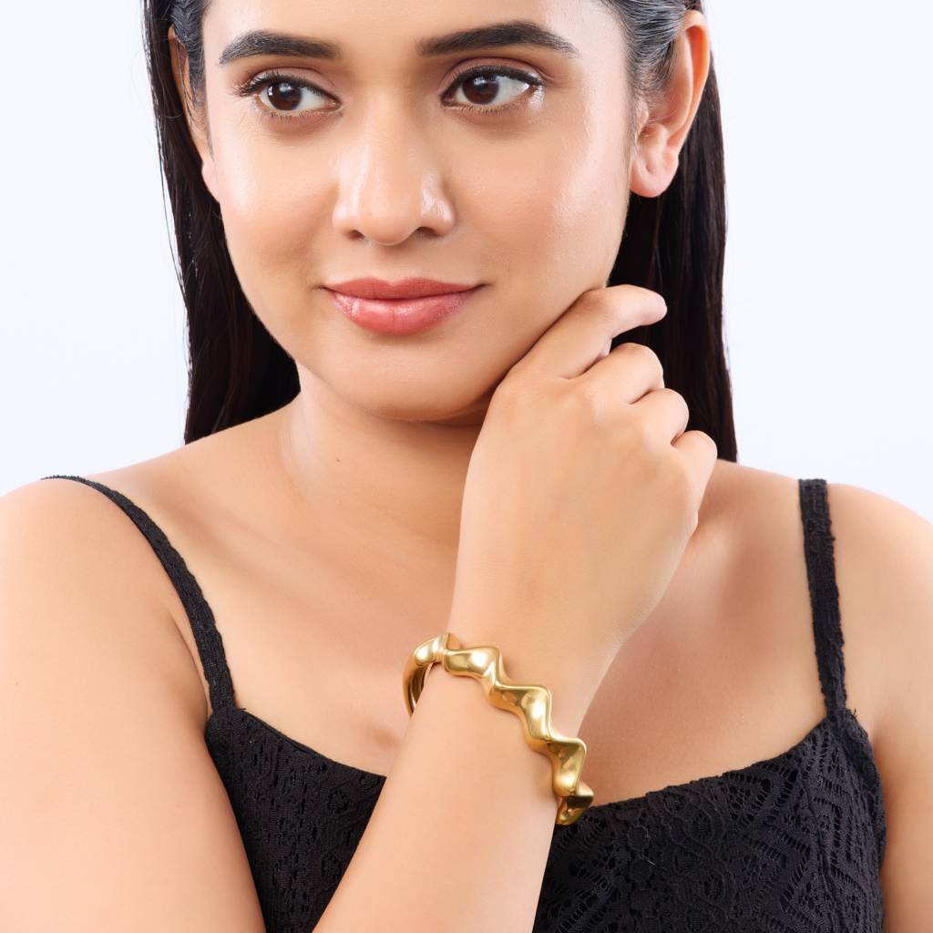 Gilded Ripple Cuff : BR48