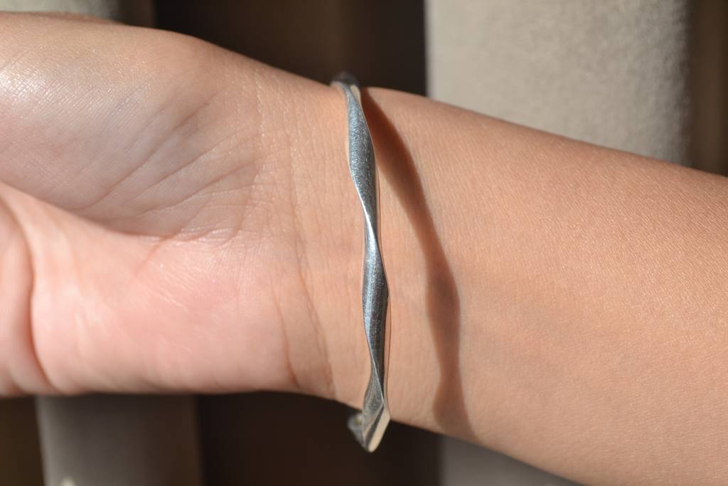 Chandani Bangle – High Polish 925 Silver Swirling Bangle Bracelet : ZIRAK-Bracelet-010