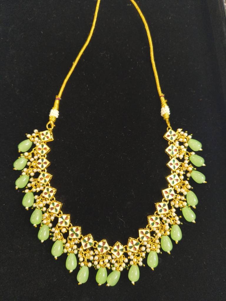 Green Kundan Necklace Set With Beads And Matching Earrings : BSJ54