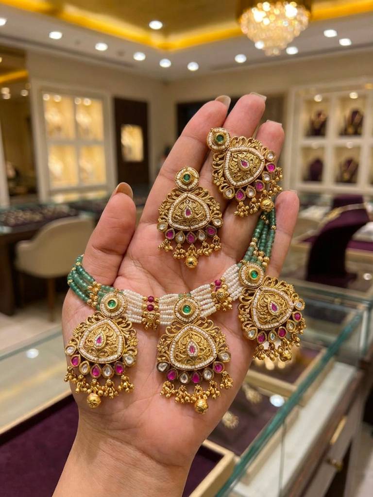 Traditional Kundan & Pearl Green Beaded Necklace Set With Statement Earrings : BV-RMD-RJT-319504-D3184