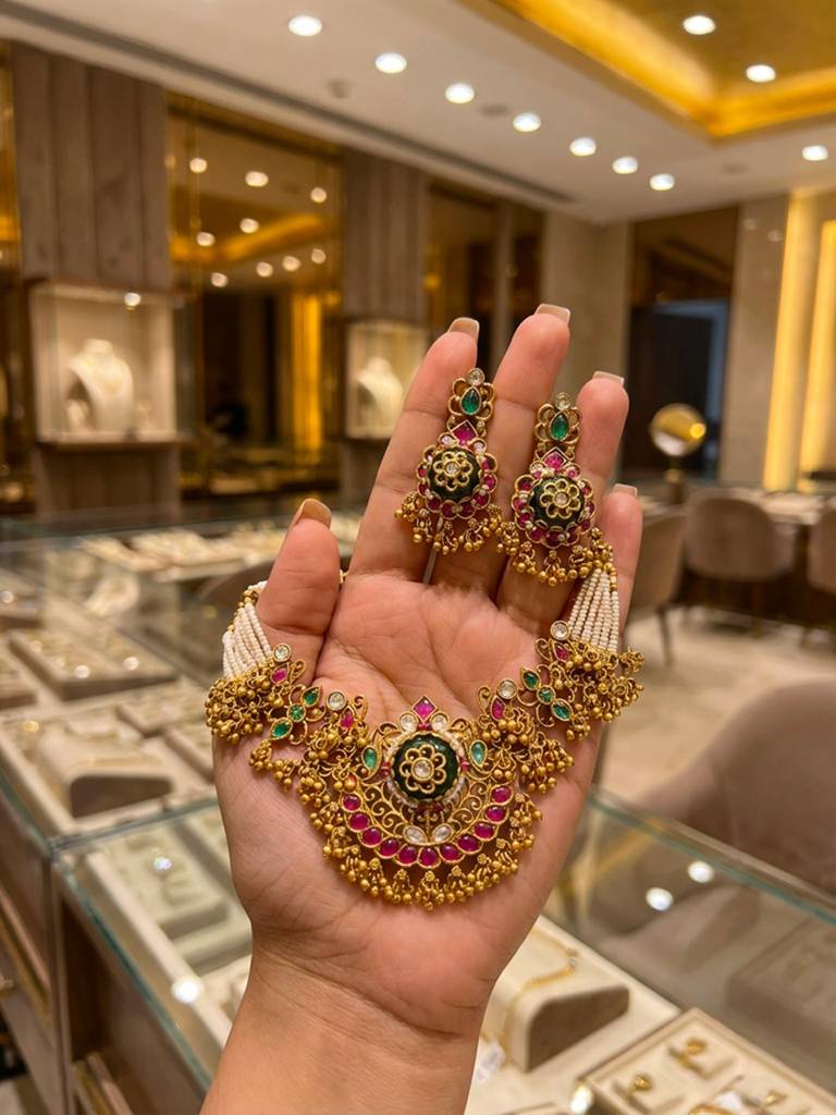 Traditional Multicolor Kundan Pearl Necklace Set With Floral Pendant & Earrings : BV-RMD-RJT-916508-DKL3458