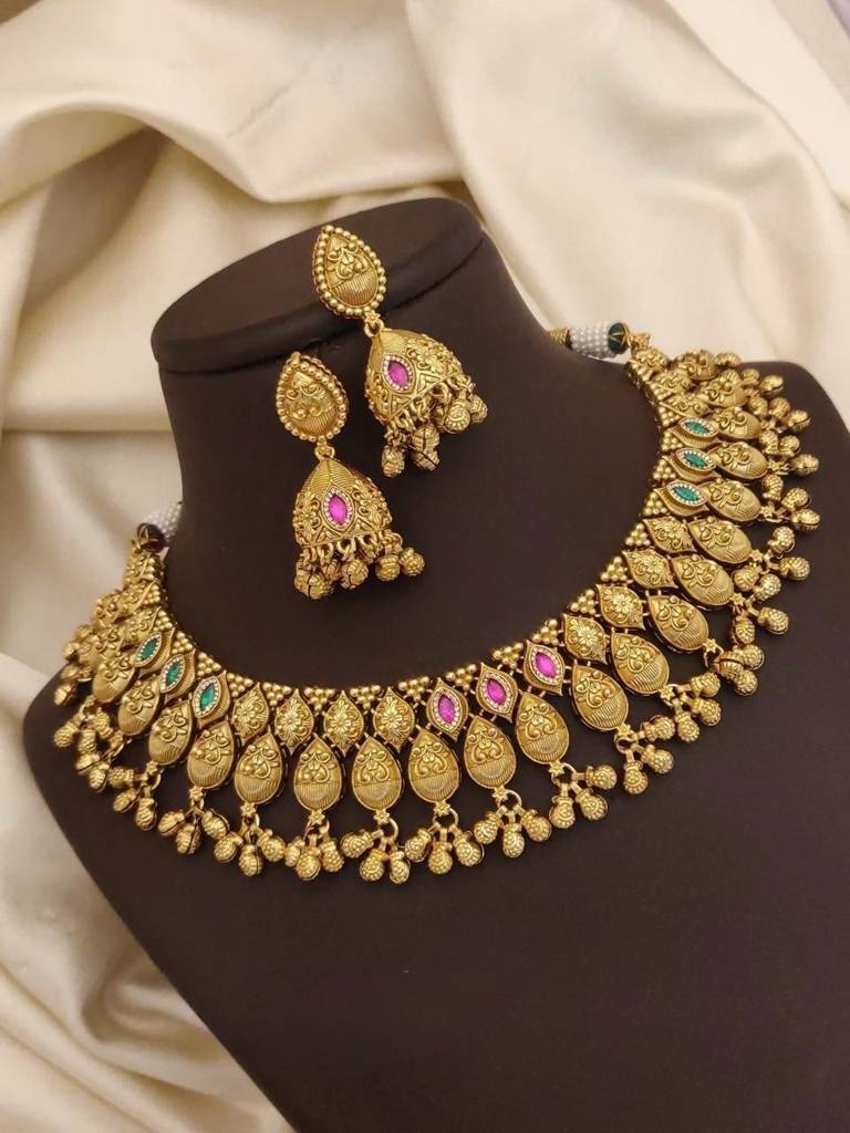 Antique Gold Temple Necklace Set With Leaf Design & Jhumka Earrings : BV-RMD-RJT-932508-D3258