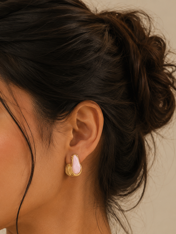 Blush Pearl Swirl Stud Earrings : E353